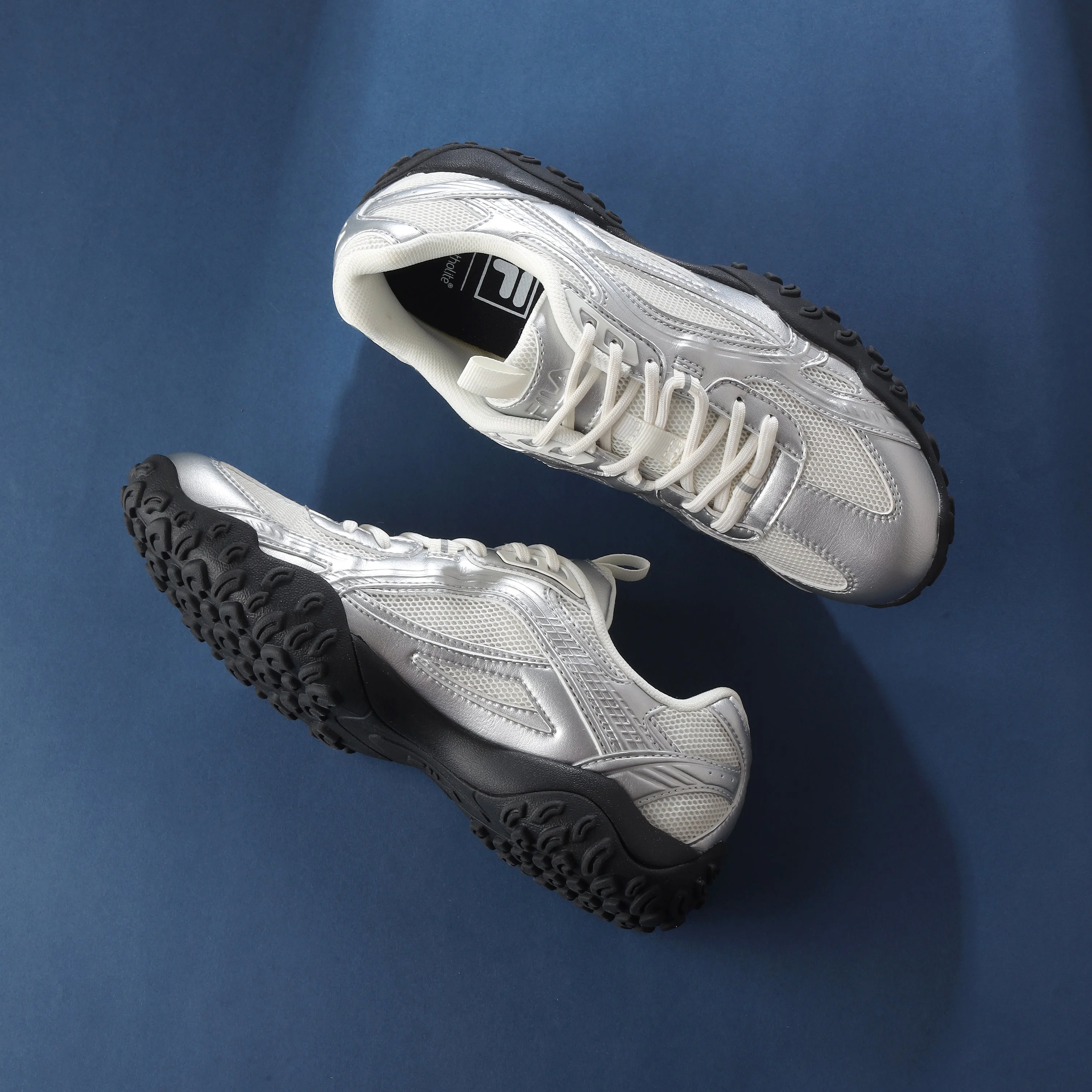 Fila Women Silver Echappe Ms Shoes - image 1